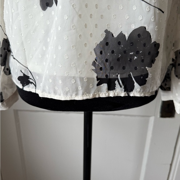 Monteau Black and White Floral Blouse - Picture 8 of 11